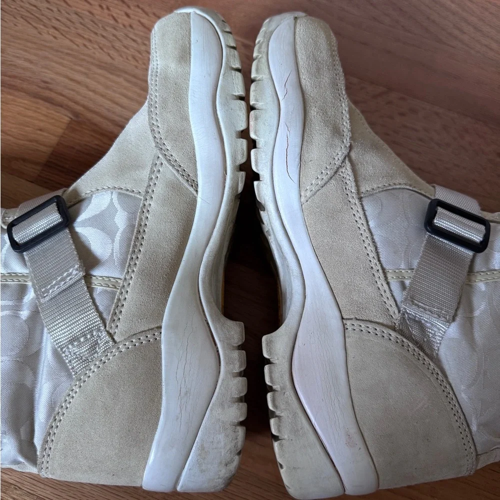 COACH Sandi Women's Suede‎ Boots Vibram White/Beige Size 8M